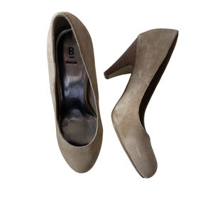 NEW Tan Suede Round Toe mid height heels size 7